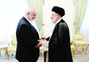 ایستاده در کنار مقاومت