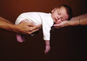 نگاهی به آثار فردی و اجتماعی فرزندآوری